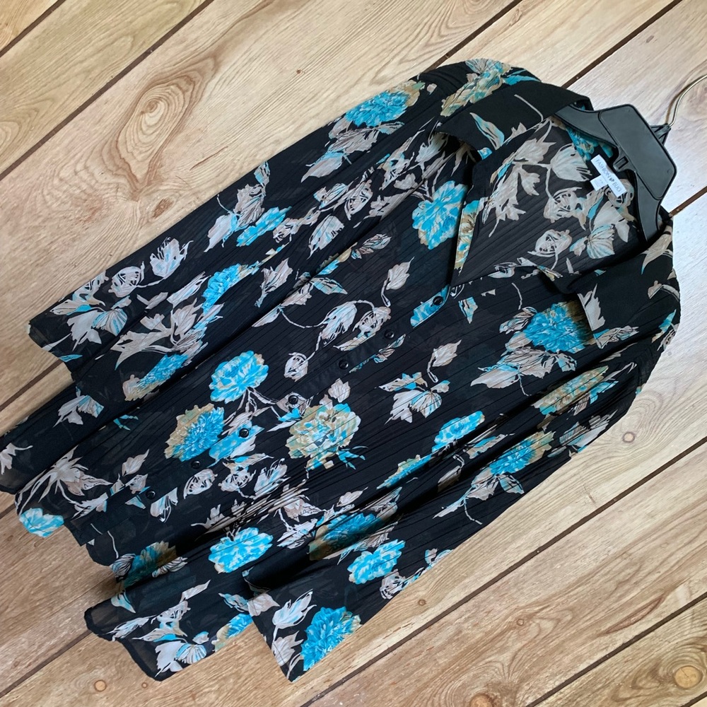 2x Floral Pleated Button down Top